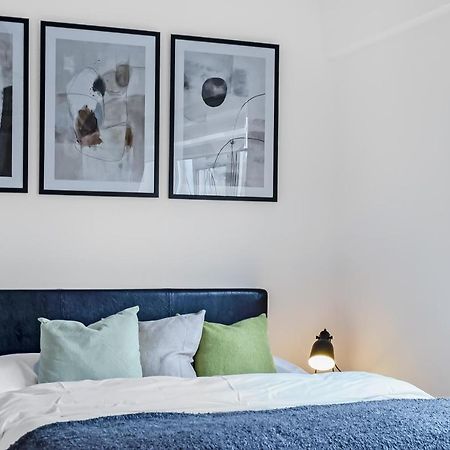 Stylish Excel 3 Bedroom Flat ลอนดอน ภายนอก รูปภาพ