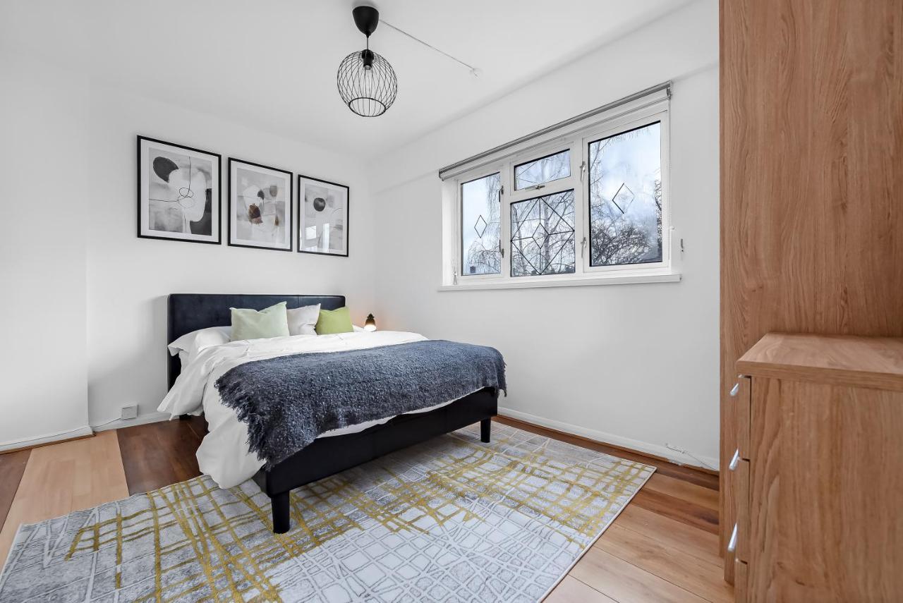 Stylish Excel 3 Bedroom Flat ลอนดอน ภายนอก รูปภาพ