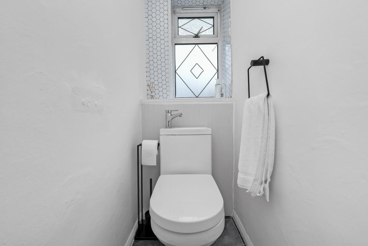 Stylish Excel 3 Bedroom Flat ลอนดอน ภายนอก รูปภาพ